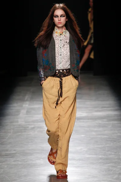 Look 28